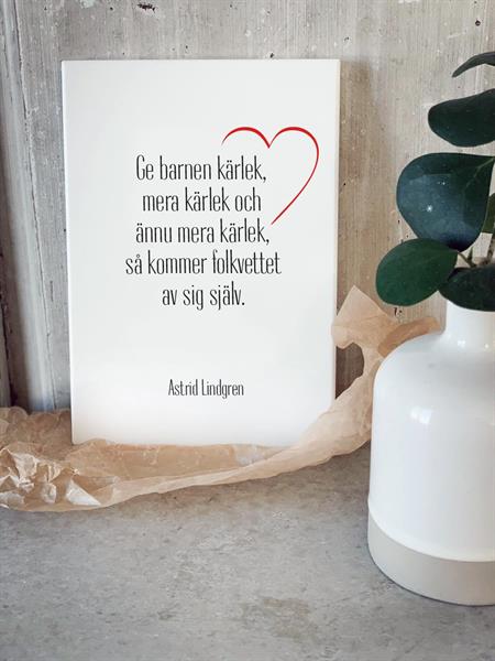 Skylt, Ge barnen krlek (citat Astrid Lindgren)